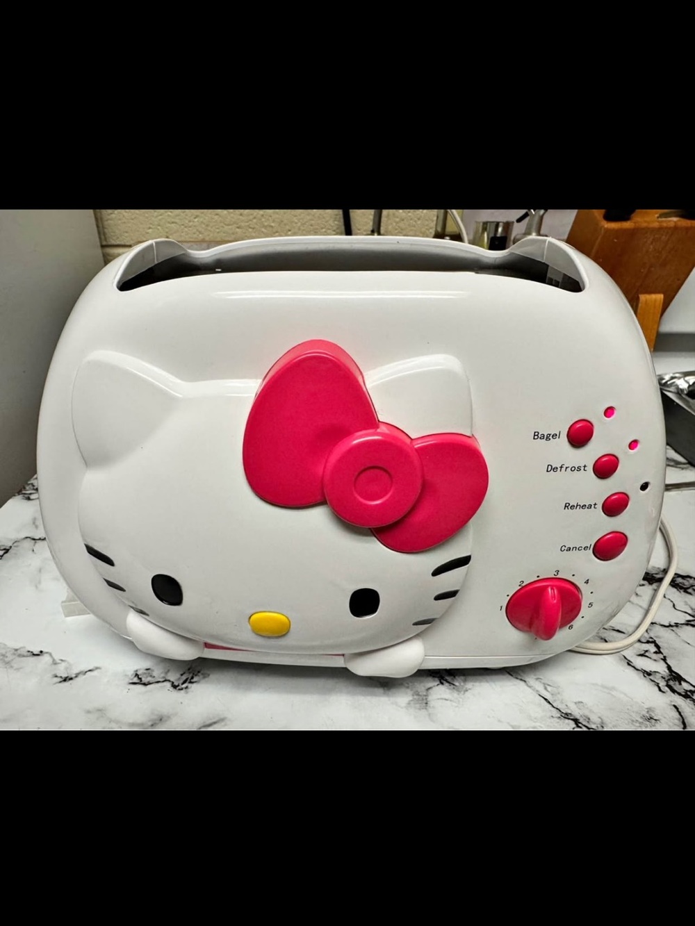 Hello Kitty White Toaster with Hot Pink Bow Accents